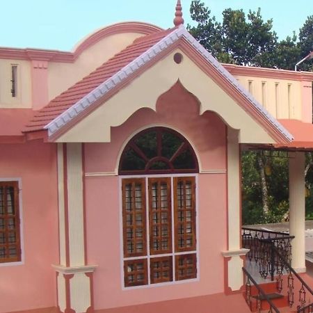 Aranya Homestay Thekkady Buitenkant foto